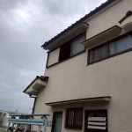 明石市で現場調査を実施しました！防水層が劣化した外壁やベランダの状態を詳しく確認します